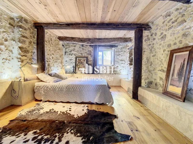 Mas - 540 m² - 27 pièces