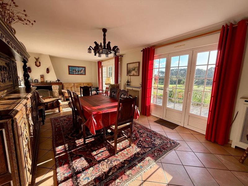 Maison - 180 m² - 8 pièces