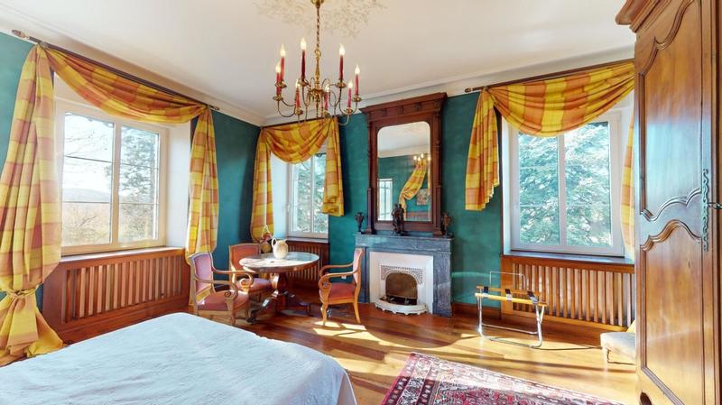 Maison - 3 512 m² - 48 pièces