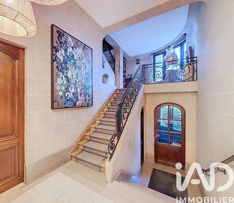 Maison - 415 m² - 13 pièces