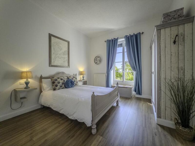 Maison - 290 m² - 9 pièces