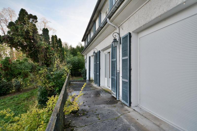 Maison - 233 m² - 5 pièces
