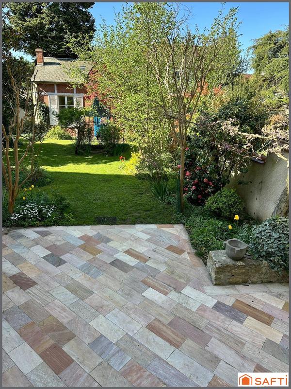 Maison - 247 m² - 10 pièces