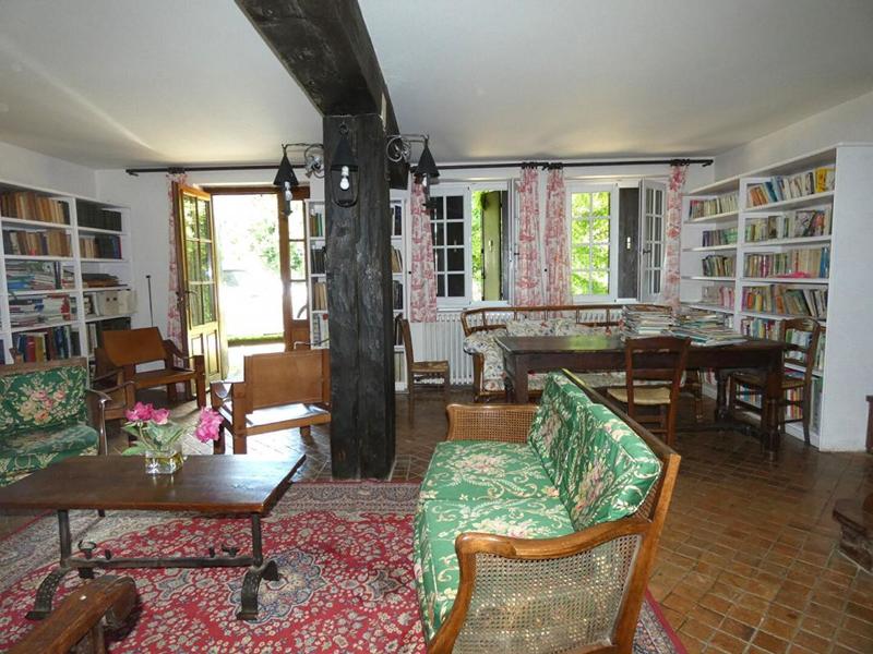 Maison - 440 m² - 16 pièces