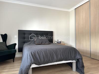 Maison - 215 m² - 9 pièces