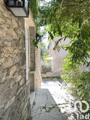 Maison - 227 m² - 9 pièces