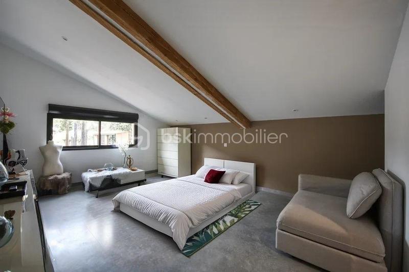 Propriété - 237 m² - 8 pièces