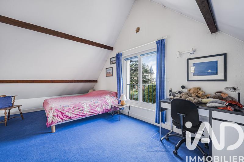 Maison - 237 m² - 8 pièces