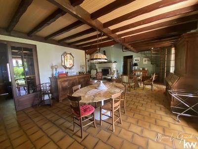 Maison - 201 m² - 7 pièces