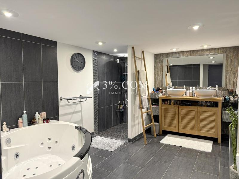 Loft - 133 m² - 4 pièces