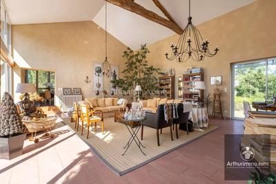 Maison - 425 m² - 13 pièces