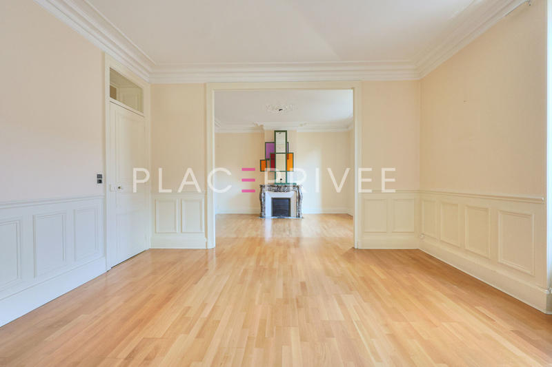 Appartement - 233 m² - 10 pièces