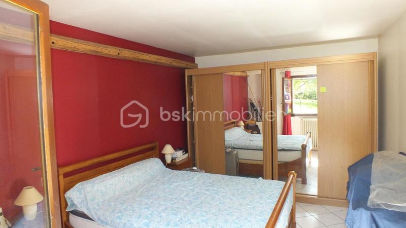 Maison traditionnelle - 219 m² - 10 pièces