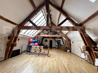 Maison - 248 m² - 8 pièces