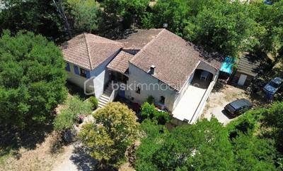 Maison traditionnelle - 151 m² - 5 pièces