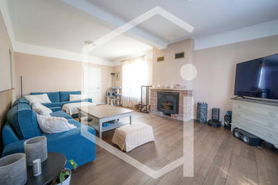 Maison - 240 m² - 9 pièces