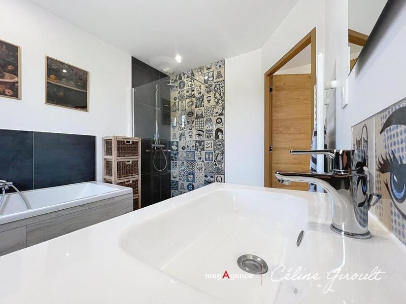 Maison - 283 m² - 11 pièces