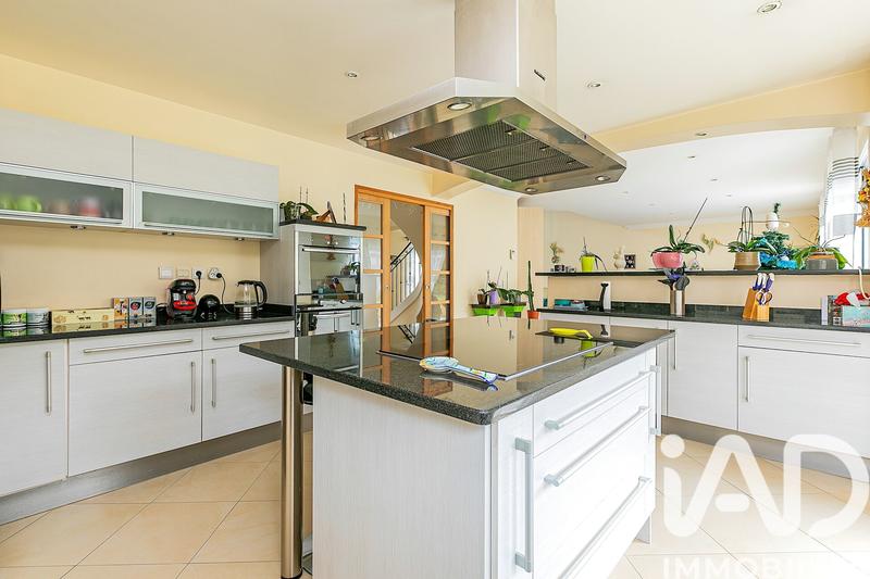 Maison - 213 m² - 7 pièces