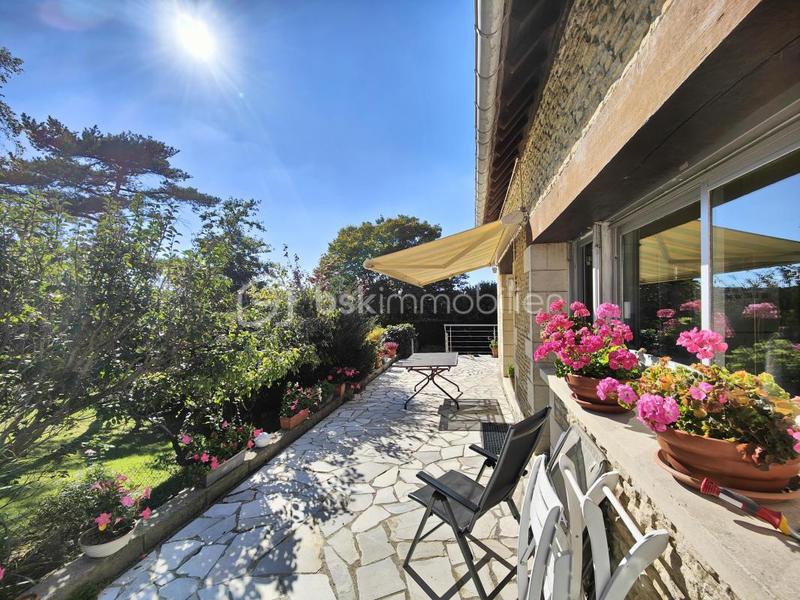 Demeure - 181 m² - 8 pièces