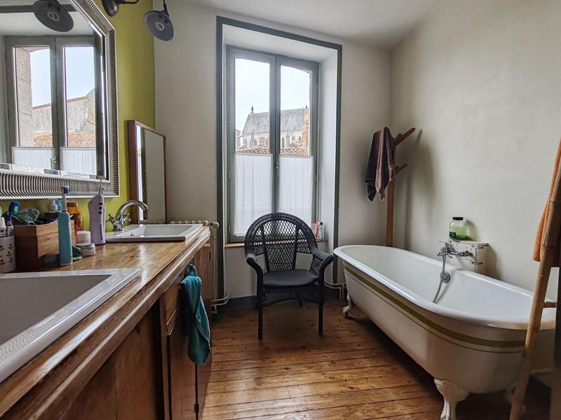 Demeure - 196 m² - 11 pièces