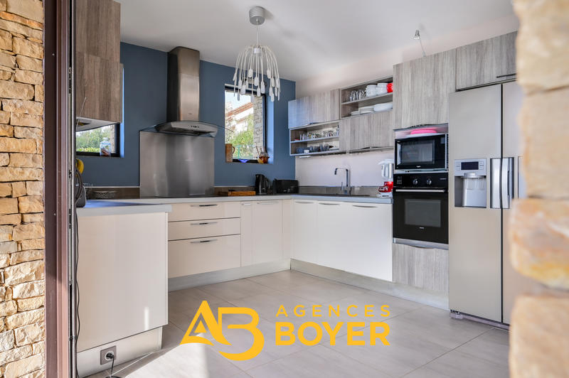 Maison - 300 m² - 8 pièces