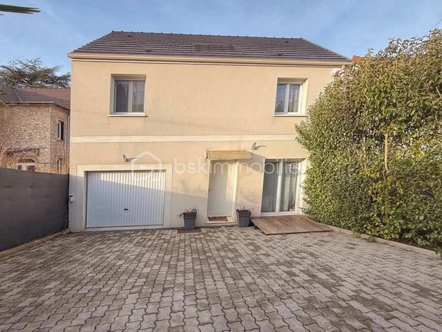 Maison - 94 m² - 5 pièces