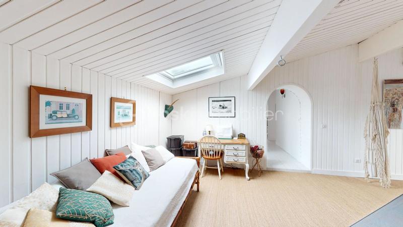 Maison - 340 m² - 10 pièces