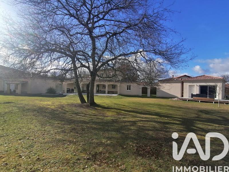 Maison - 211 m² - 7 pièces