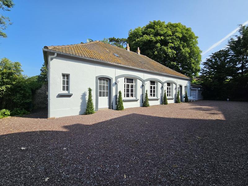 Maison - 297 m² - 8 pièces