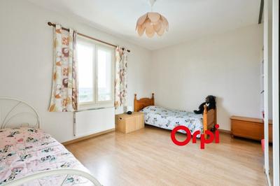 Maison - 203 m² - 6 pièces