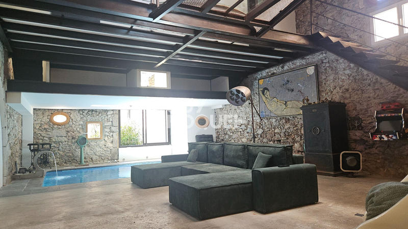 Loft - 231 m² - 5 pièces