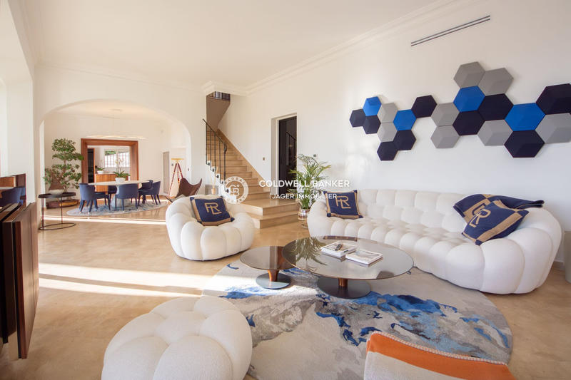 Maison - 264 m² - 6 pièces