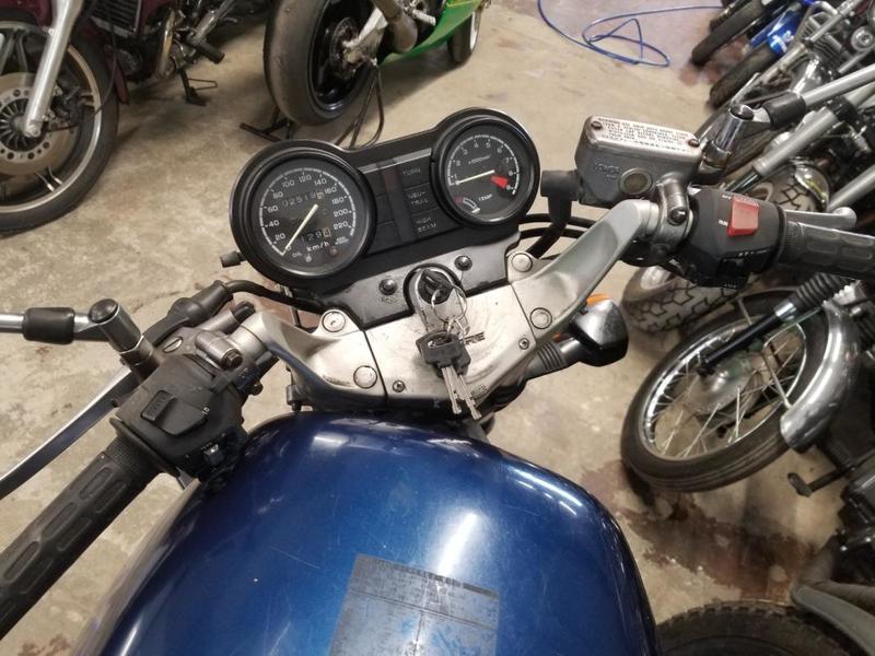 Honda Revere ntv 650 honda 0650 bleu