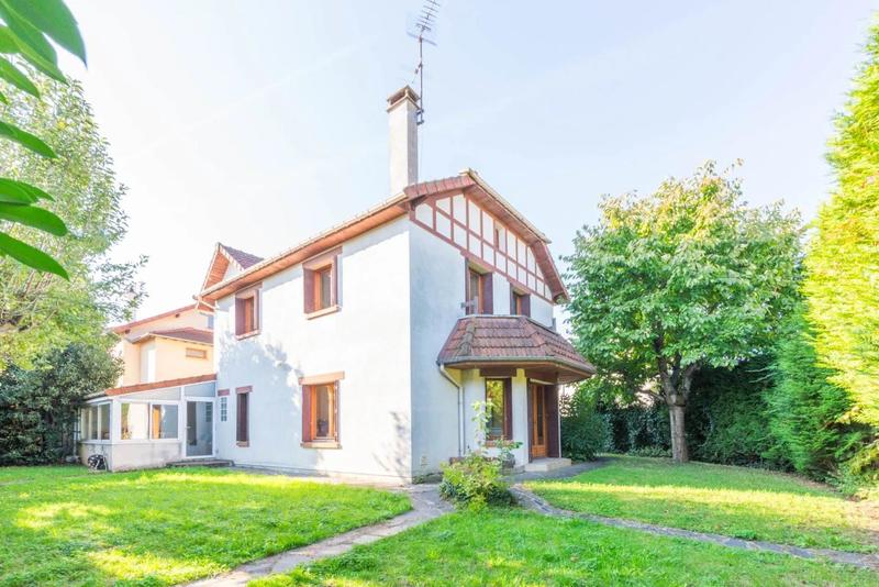 Maison - 183 m² - 9 pièces