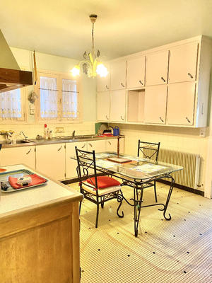 Maison - 280 m² - 9 pièces