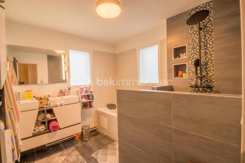 Maison - 88 m² - 6 pièces