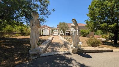 Maison - 217 m² - 9 pièces