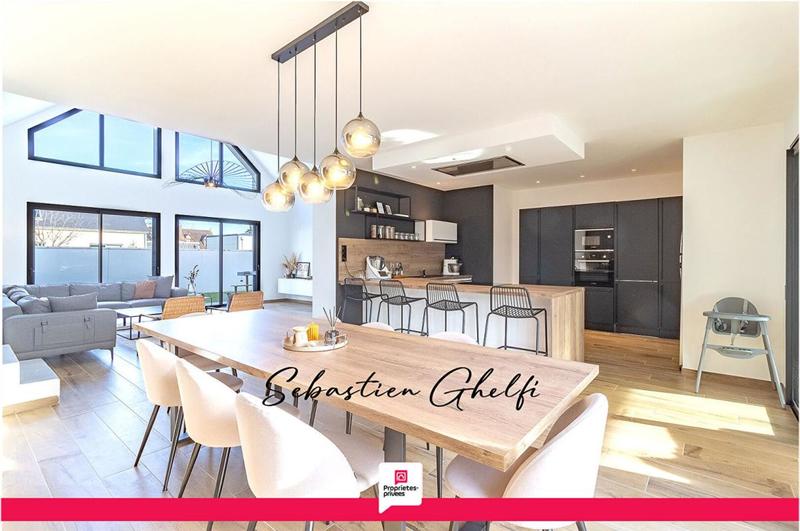 Maison - 182 m² - 8 pièces