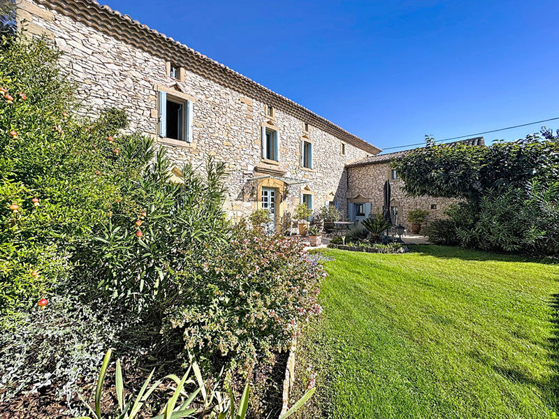 Maison - 331 m² - 9 pièces