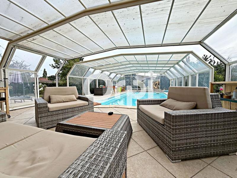 Maison - 220 m² - 7 pièces