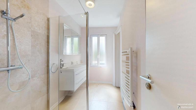 Maison - 307 m² - 8 pièces