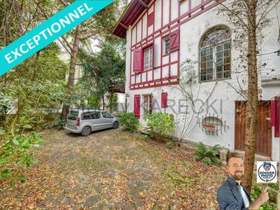 Maison - 400 m² - 14 pièces