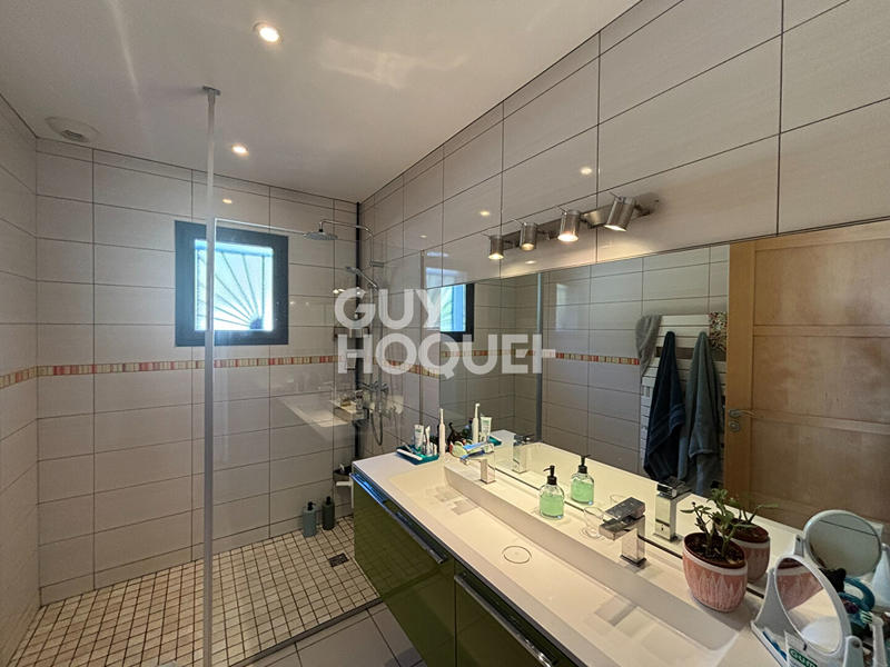 Maison - 251 m² - 8 pièces