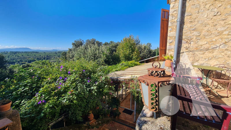 Maison - 270 m² - 8 pièces