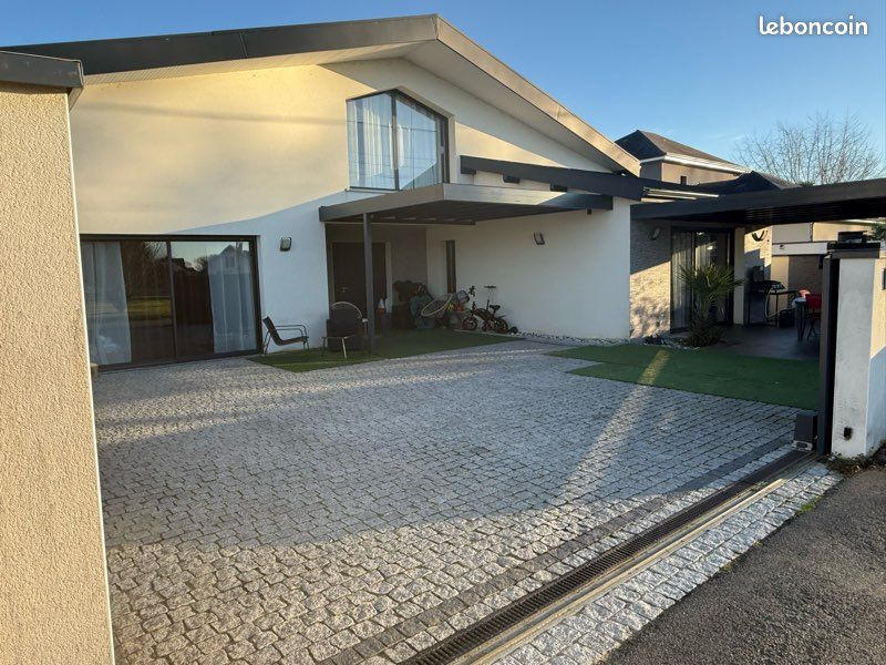 Appartement - 208 m² - 5 pièces