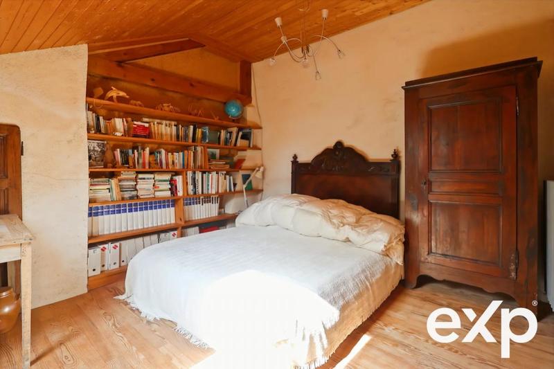 Demeure - 301 m² - 7 pièces