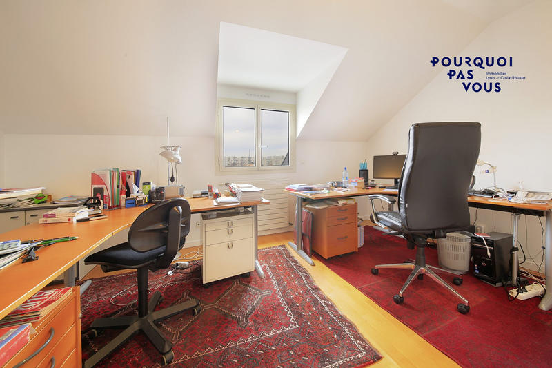 Appartement - 210 m² - 6 pièces