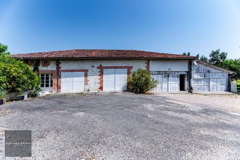 Maison - 330 m² - 11 pièces