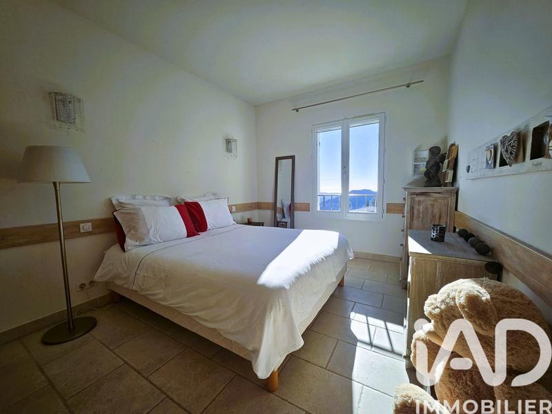 Maison - 240 m² - 5 pièces