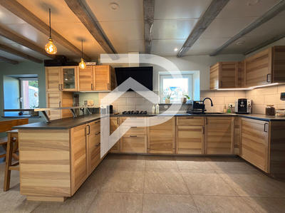 Maison - 166 m² - 8 pièces